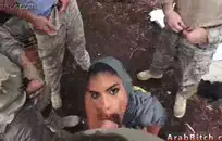 الاستمناء في مؤخرتي يجعلني أنين بصوت عال!