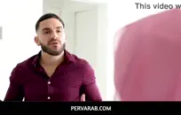 بريق قنبلة نيكي بنز أصابع ثقوبها.