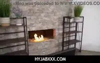 مثير شقراء في سن المراهقة مع كبير الثدي.