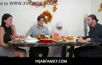 العادة السرية في الحمام والكومينج على الأرض.