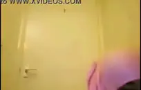 أشعر بالإثارة حقًا الآن، هل يمكنك خلع ملابسك والرقص لي أثناء الاستمناء؟