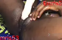 في سن المراهقة يلعب مع كس ثم يستخدم عصا سحرية.