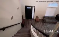 خنثى مص ديك والحصول على مارس الجنس من قبل اثنين من الشباب.