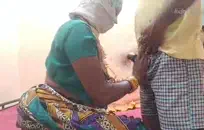 اشتعلت في سيارتها في الليل.