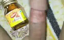 فاتنة الهواة مع النظارات الملاعين الكاميرا.