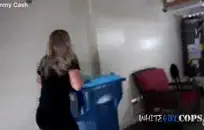 اللعنة ، أنا شبق للغاية لهذا عاهرة الكاميرا الصغيرة لأنها تركب قضيبي مثل محترف سخيف