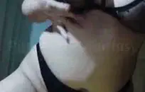 شقراء اللسان الديك ونائب الرئيس ابتلاع اللسان.