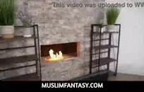 الساخنة لاتينا وقحة يلعب مع الحمار قبل النوم.