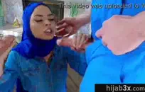 فاتنة الساخنة التدليك بوسها في الحمام.