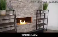 مارس الجنس الفرخ الساخنة بينما الزوج في العمل.