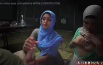 شقراء ساخنة في أول فيلم إباحي لها.