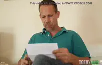 أحمر الشعر وشم ركوب راعية البقر العكسي مع انفجار نائب الرئيس