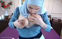 تلميذة شقية تريد أن تمتص قضيبي.