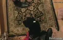 فقاعة بعقب في سن المراهقة يأخذ ديك في فمها والحمار.