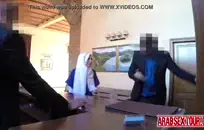 فاتنة الهواة في ثوب وردي تمتص صديقها ويأخذ له شاعر المليون.